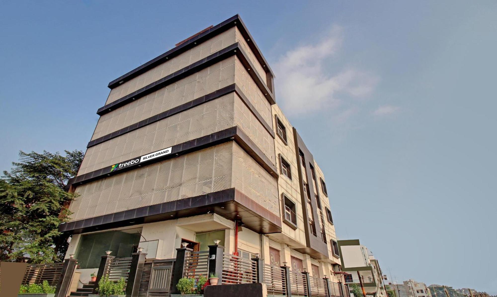 Treebo Silver Grand New Agreement Лакхнау Экстерьер фото